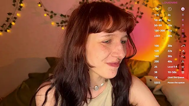 Snapshot of LeelooYolo chatting on June 5, 10:15 pm LeelooYolo online show from June 5, 10:15 pm
