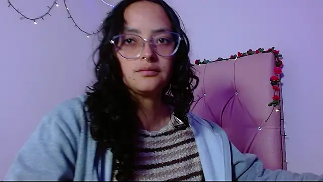 manumeow1 online show from December 13, 10:15 pm