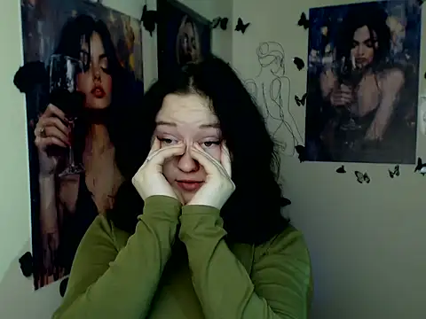 Snapshot of LadyAlice_ chatting on December 5, 7:28 am LadyAlice online show from December 5, 7:28 am