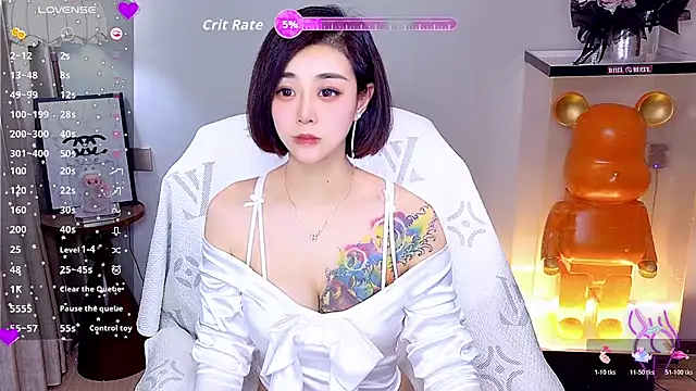 Snapshot of yue_yue chatting on August 4, 5:32 am yue yue online show from August 4, 5:32 am