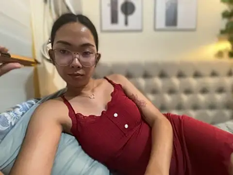 Sluttgwen69 online show from April 29, 3:27 pm