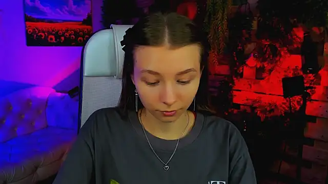 JulieDaniel online show from September 18, 4:25 am