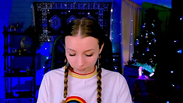 JulieDaniel online show from January 14, 8:20 am