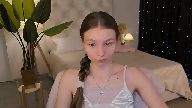 JulieDaniel online show from March 3, 5:02 am