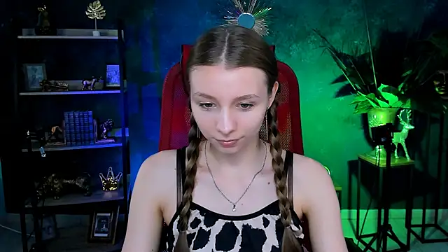 JulieDaniel online show from June 12, 4:11 am