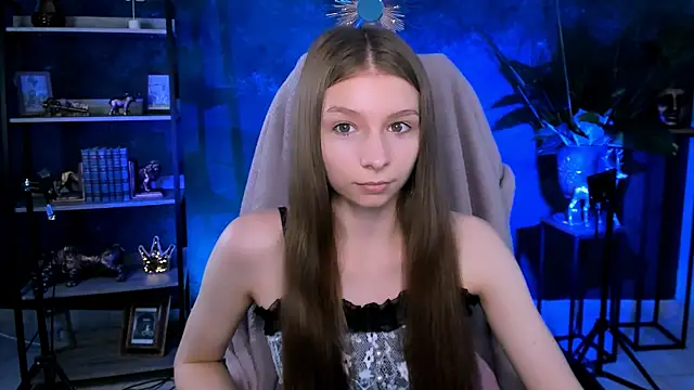 JulieDaniel online show from June 18, 4:13 am