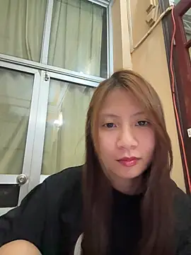 Snapshot of Lil-Gi chatting on April 29, 4:00 pm Lil-Gi online show from April 29, 4:00 pm