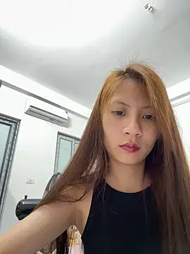 Snapshot of Lil-Gi chatting on May 1, 4:22 pm Lil-Gi online show from May 1, 4:22 pm