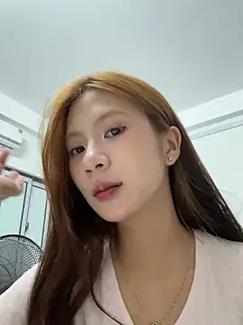 Snapshot of Lil-Gi chatting on May 12, 6:27 pm Lil-Gi online show from May 12, 6:27 pm