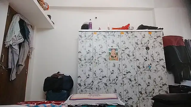 Snapshot of Rahulisagoodguy chatting on October 13, 10:59 am Rahulisagoodguy online show from October 13, 10:59 am