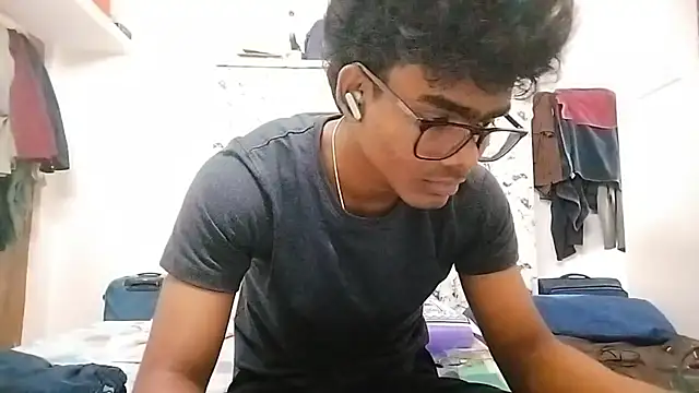 Snapshot of Rahulisagoodguy chatting on November 7, 10:48 am Rahulisagoodguy online show from November 7, 10:48 am