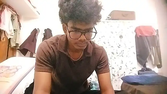 Snapshot of Rahulisagoodguy chatting on November 12, 9:42 am Rahulisagoodguy online show from November 12, 9:42 am