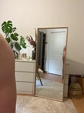 Snapshot of chloedlm5 chatting on October 18, 11:44 am chloedlm5 online show from October 18, 11:44 am