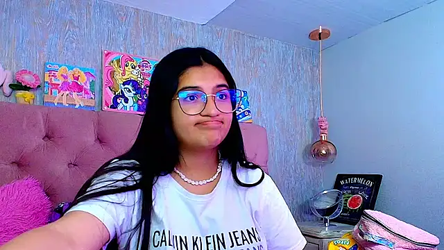 laurenelove online show from January 15, 4:39 am