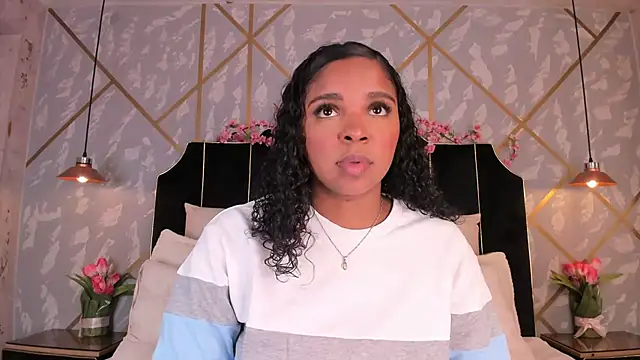 Snapshot of LisaMendez chatting on May 23, 2:06 am LisaMendez online show from May 23, 2:06 am