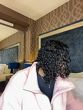 Snapshot of LisaMendez chatting on June 19, 4:17 am LisaMendez online show from June 19, 4:17 am