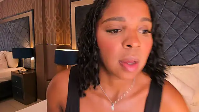 Snapshot of LisaMendez chatting on June 26, 4:17 am LisaMendez online show from June 26, 4:17 am