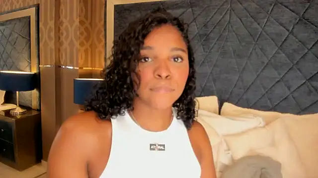 Snapshot of LisaMendez chatting on July 1, 9:25 pm LisaMendez online show from July 1, 9:25 pm