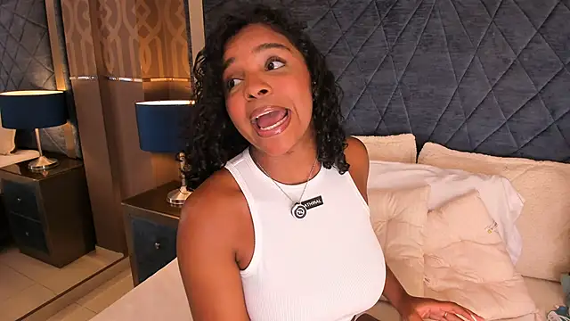 Snapshot of LisaMendez chatting on July 2, 3:23 am LisaMendez online show from July 2, 3:23 am