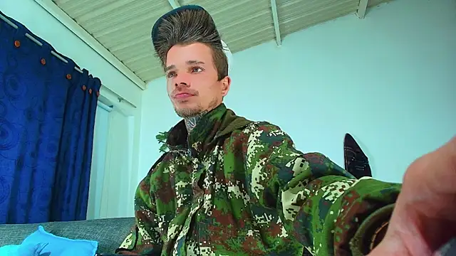 Snapshot of Gold_Loyal77 chatting on September 17, 4:47 am Gold Loyal77 online show from September 17, 4:47 am