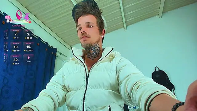 Snapshot of Gold_Loyal77 chatting on December 2, 6:30 am Gold Loyal77 online show from December 2, 6:30 am