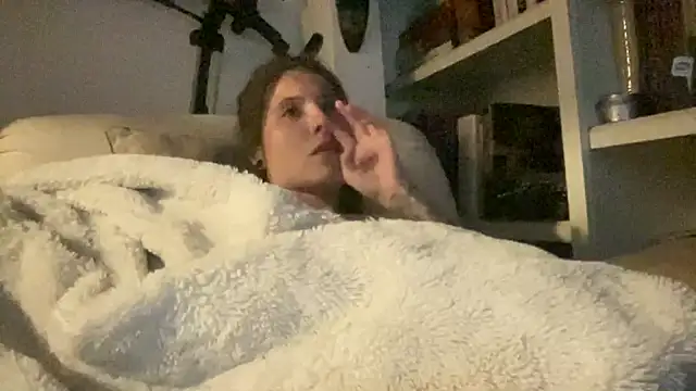 Snapshot of dddasani chatting on October 4, 3:26 am dddasani online show from October 4, 3:26 am