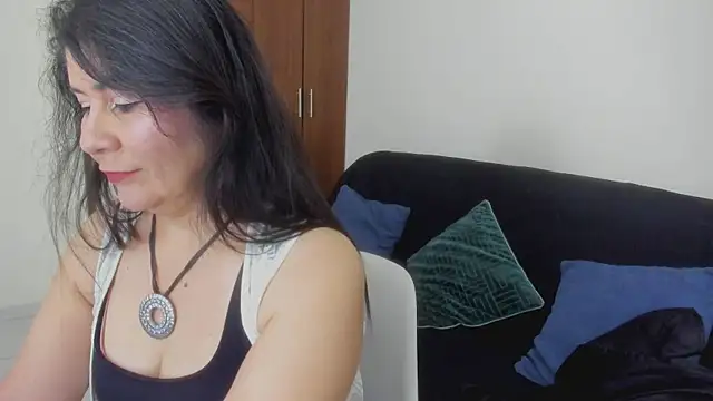 kiraGeiner online show from June 18, 1:06 am