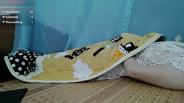 Snapshot of Owe_chan chatting on October 23, 10:52 pm Owe chan online show from October 23, 10:52 pm