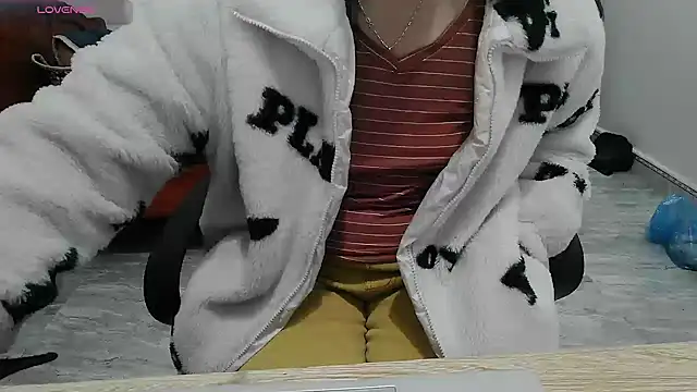 Snapshot of Owe_chan chatting on November 25, 12:38 pm Owe chan online show from November 25, 12:38 pm