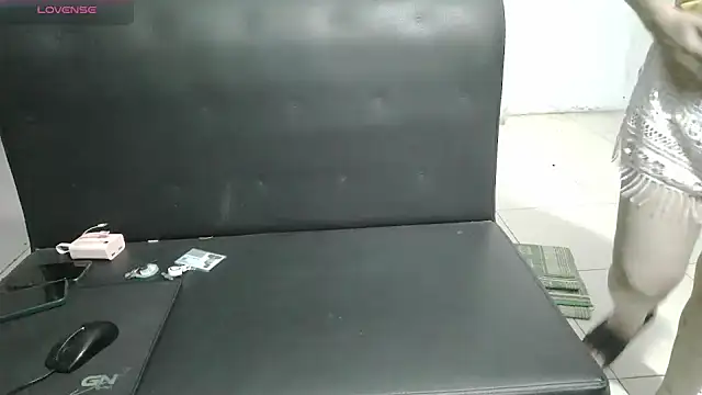 Snapshot of Owe_chan chatting on December 4, 12:14 pm Owe chan online show from December 4, 12:14 pm