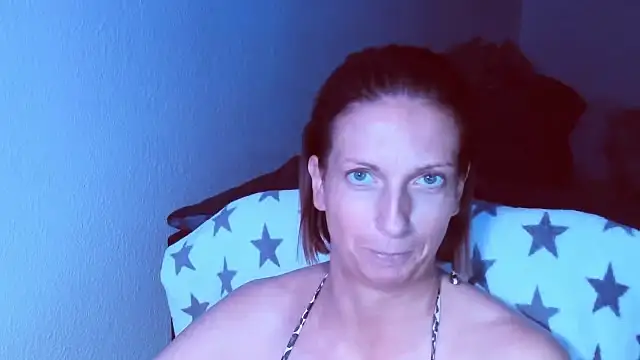 Snapshot of SexyJulia21 chatting on July 25, 6:22 am SexyJulia21 online show from July 25, 6:22 am