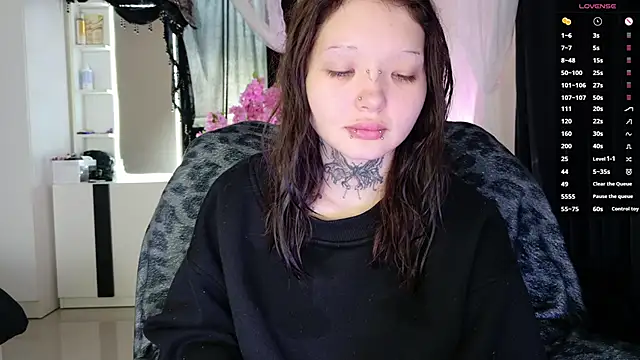 Snapshot of Lein_Bone chatting on June 20, 1:41 am Lein Bone online show from June 20, 1:41 am