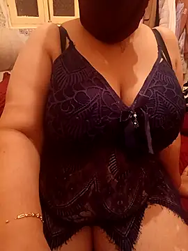 Snapshot of mayakhalyfaa chatting on October 5, 10:51 pm mayakhalyfaa online show from October 5, 10:51 pm