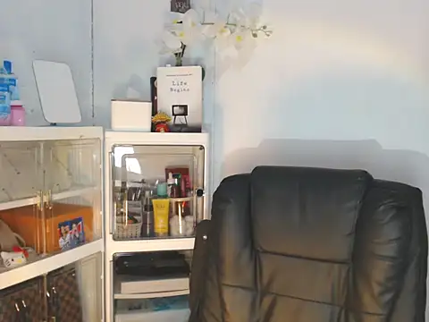 Snapshot of skinny_gracie chatting on July 1, 12:23 am skinny gracie online show from July 1, 12:23 am