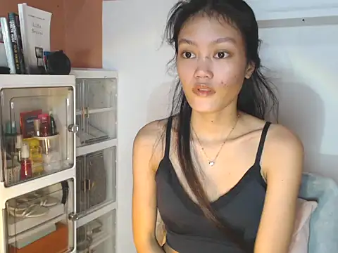 Snapshot of skinny_gracie chatting on July 17, 1:51 pm skinny gracie online show from July 17, 1:51 pm