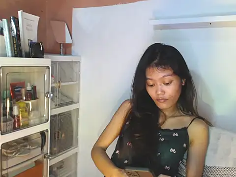 Snapshot of skinny_gracie chatting on July 25, 9:51 am skinny gracie online show from July 25, 9:51 am