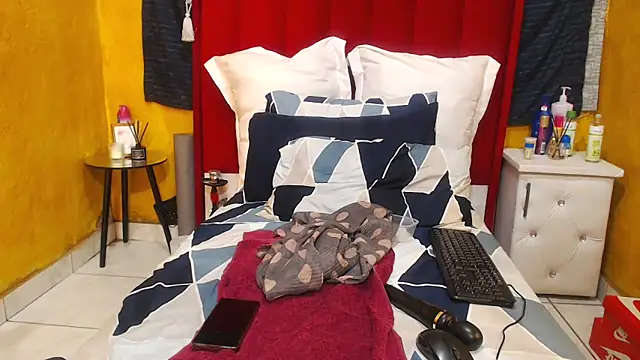 Candycrush2555 online show from September 18, 2:08 pm