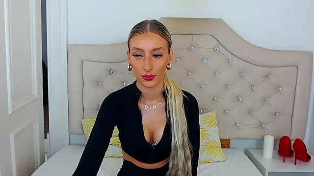 Snapshot of NatalieSensual chatting on October 23, 7:51 am NatalieSensual online show from October 23, 7:51 am