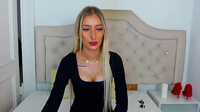 Snapshot of NatalieSensual chatting on October 25, 7:49 am NatalieSensual online show from October 25, 7:49 am