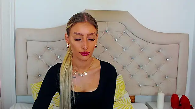 Snapshot of NatalieSensual chatting on November 4, 9:19 am NatalieSensual online show from November 4, 9:19 am