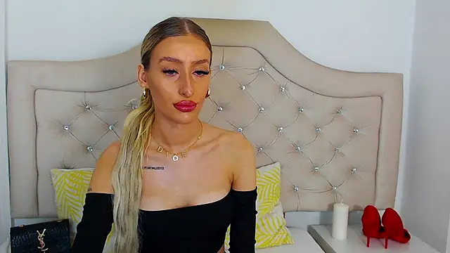 Snapshot of NatalieSensual chatting on November 9, 9:51 am NatalieSensual online show from November 9, 9:51 am