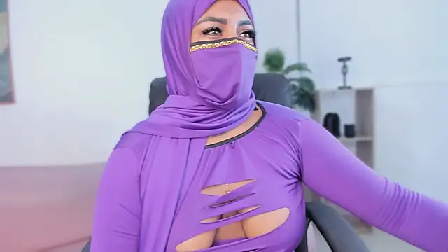 Snapshot of yasmin_elite chatting on October 28, 9:24 am yasmin elite online show from October 28, 9:24 am