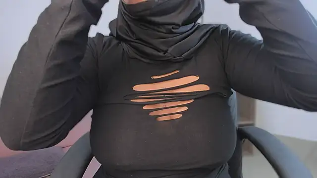 Snapshot of yasmin_elite chatting on November 19, 9:42 am yasmin elite online show from November 19, 9:42 am