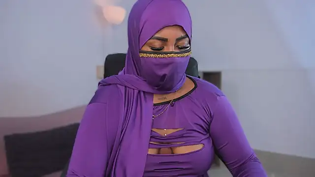 Snapshot of yasmin_elite chatting on November 24, 9:42 am yasmin elite online show from November 24, 9:42 am