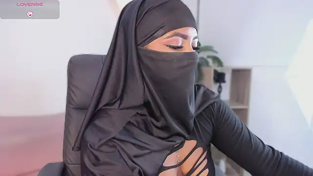 Snapshot of yasmin_elite chatting on November 26, 9:32 am yasmin elite online show from November 26, 9:32 am