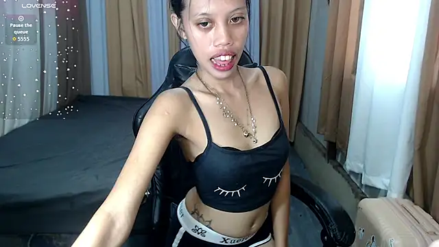 Snapshot of kourtneyluv_ chatting on October 15, 4:45 am kourtneyluv online show from October 15, 4:45 am