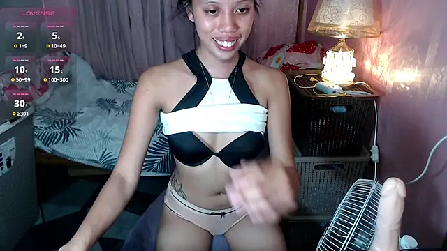 kourtneyluv  online show from June 15, 4:15 am