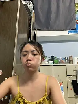Snapshot of Minee1202 chatting on June 8, 6:58 am Minee1202 online show from June 8, 6:58 am