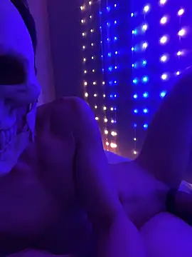 Snapshot of SalemStratton chatting on October 21, 7:09 am SalemStratton online show from October 21, 7:09 am