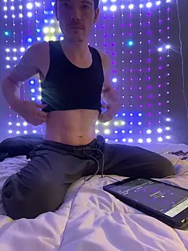 Snapshot of SalemStratton chatting on November 1, 8:44 pm SalemStratton online show from November 1, 8:44 pm